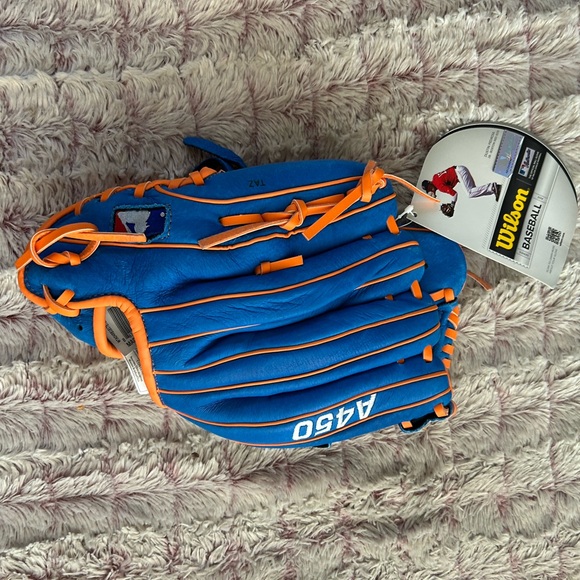 Wilson kids Mets A450 Baseball Glove. New - Picture 2 of 3